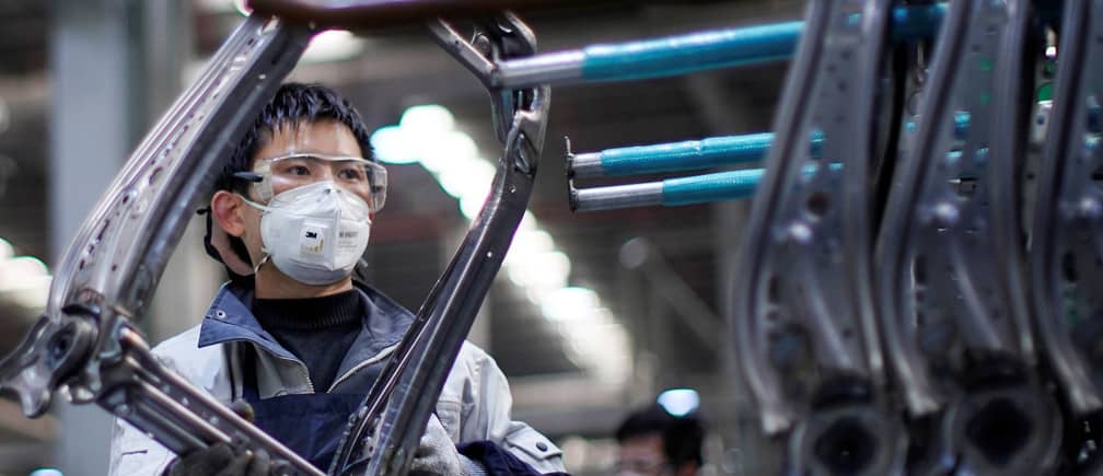 worker with face mask in a factory
