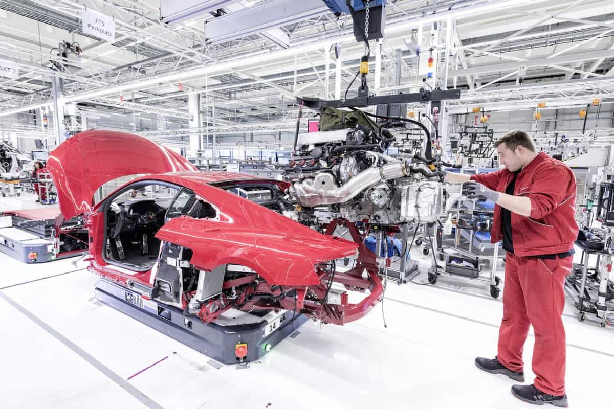 industry 4.0 worker assemblying a car in a factory